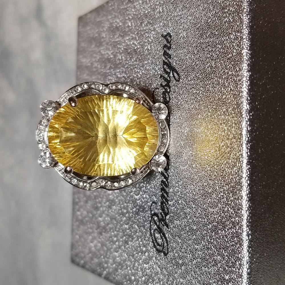 Vintage Stretch Ring with Yellow Gemstone
